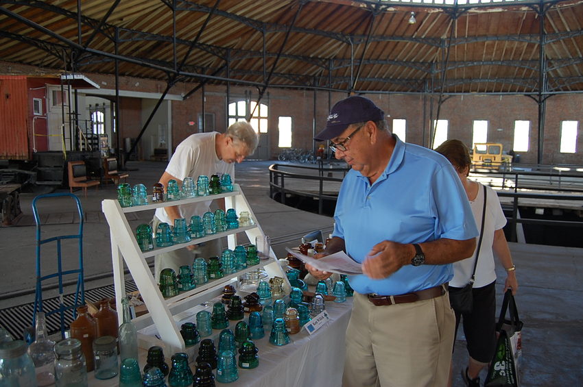 Insulator Shows Faces Of CBIC Martinsburg Show 2016 In B O Round House