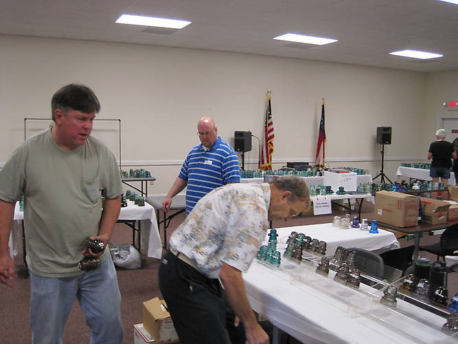 Insulator Shows > DJIC Toccoa Dave, Mike and Kerry