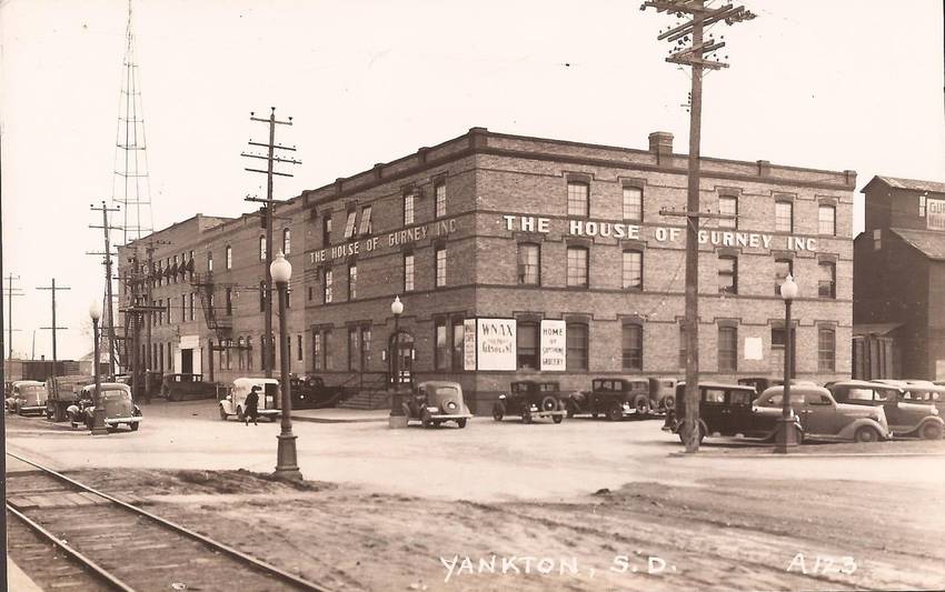 Vintage Photographs > Yankton, SD c.1938. Electric Utility Lines, Radio