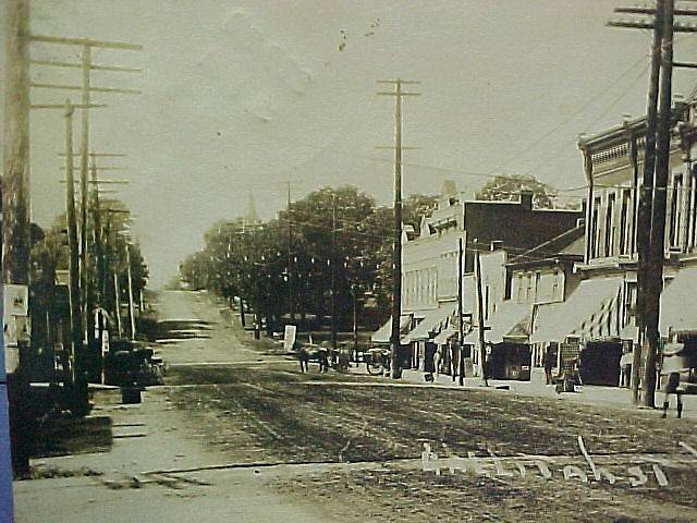 Vintage Photographs > Vandalia, IL c.1912 Downtown Tall Open Wire Lines